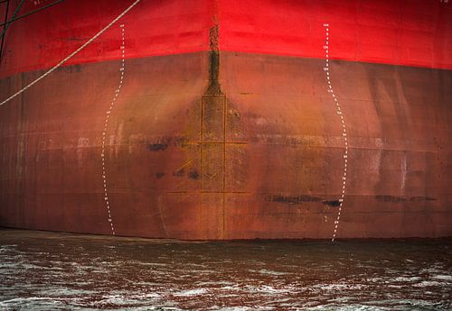 De boeg vooruit afgemeerd