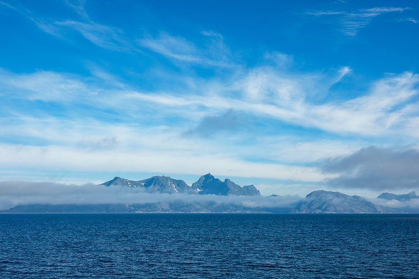 Küste auf den Lofoten in Norwegen van Rico Ködder