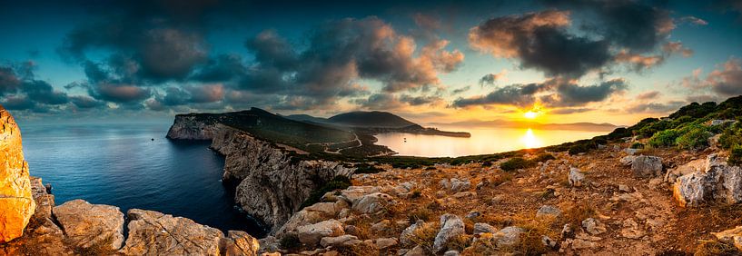 Sonnenaufgang Sardinien - Bucht von Alghero von Damien Franscoise