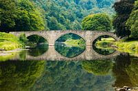Brug in spiegelbeeld