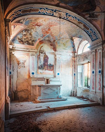 Chapelle d'une villa italienne abandonnée. sur Roman Robroek - Photos de bâtiments abandonnés