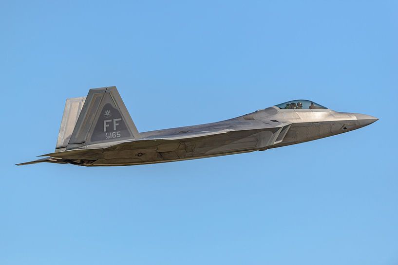 Décollage du Lockheed Martin F-22 Raptor de l'armée de l'air américaine. par Jaap van den Berg