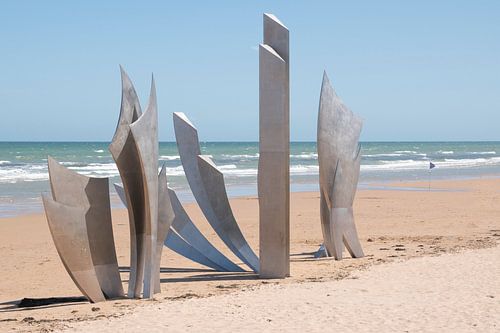 Herdenkings monument op Omaha beach, Normandië, Frankrijk - reisfotografie