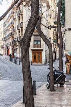 Straat in Valencia Spanje van Rob van der Teen