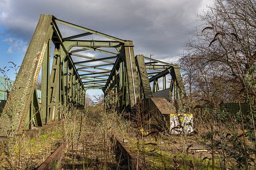 Un vieux pont pour les trains d'acier sur Vozz PhotoGraphy