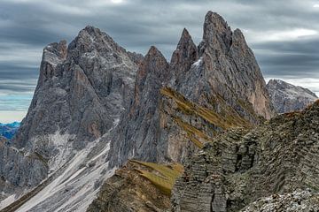 Die Odle-Gruppe von neun Gipfeln erhebt sich höchstens über die Alpen