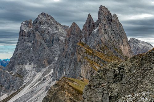 De Odle groep negen bergtoppen rijzen hooguit boven de alpen