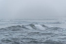 Kleine Welle aus Glas im Meer von Tim als fotograaf