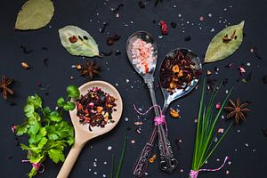 Les herbes dans la cuisine