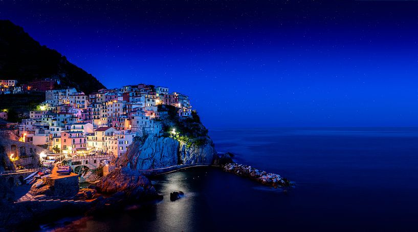 Manarola, Cinque Terre Nacht opname, Liguria Italy van Ruurd Dankloff