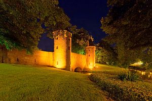 Nachtfoto Monnikendam / waterpoort Amersfoort van Anton de Zeeuw