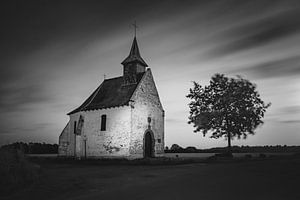 Maanverlichte kapel Try-au-Chêne | Zwart-wit