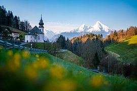 Maria Gern mit dem Watzmann im Hintergrund von Leo Schindzielorz