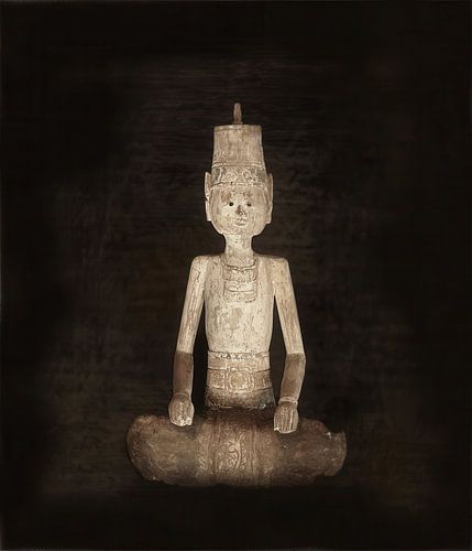 Loro Blonyo Bruidegom uit Java op bewerkte kalk ondergrond