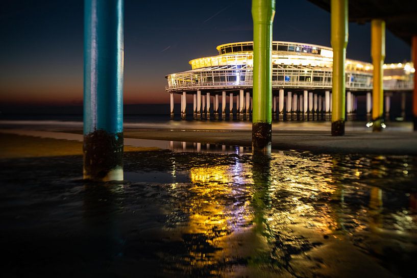Scheveningen pier by MICHEL WETTSTEIN