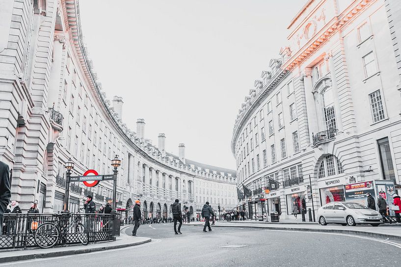 London by Hello Pompoyo