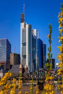 Commerzbank Tower im Frühling  in Frankfurt von Fotos by Jan Wehnert