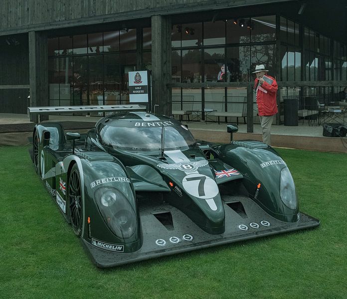 Bentley by Freddie de Roeck