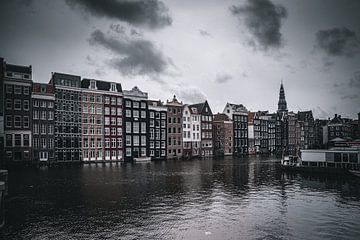 Traditionele huizen en bruggen in Amsterdam