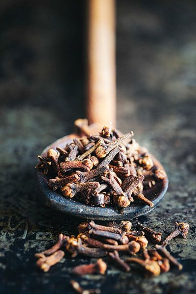 Gewürznelken – Winterduft auf dem Holzlöffel von Sabine Schemken