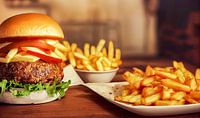 Hamburger en friet, Kunst Illustratie van Animaflora PicsStock thumbnail