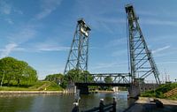 Oude stalen Hefbrug Gouwesluisbrug over de Gouwe in Alphen aan den Rij