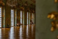 De goud blauwe balzaal