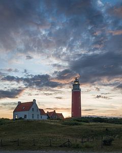 Vuurtoren Texel Eierland na zonsondergang van Andre Gerbens