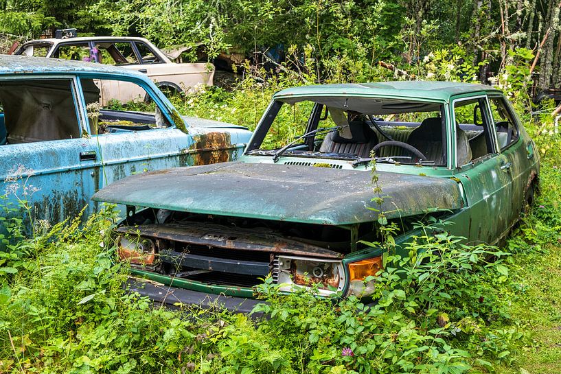 Green Saab 900 car wreck at Bastnas in Sweden by Evert Jan Luchies