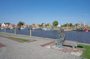 in de garnalenvishaven van Greetsiel, Oost-Friesland van Peter Eckert