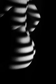 Lignes abstraites sur les fesses sur Corine de Ruiter