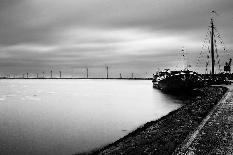 Holländische Landschaft in Schwarz / Weiß Spakenburg Eemmeer von Mark de Weger