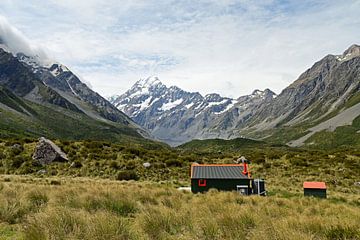Hooker hut met uitzicht op Mount Cook van Renzo de Jonge