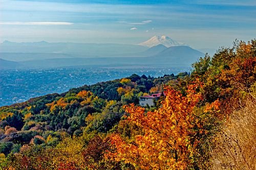 Golden autumn in the mountains.