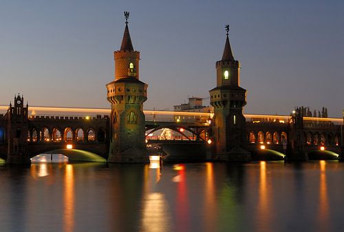 Oberbaum Bridge at night