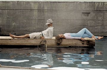 Woman and man lying on a dock, 1940 van Colourful History