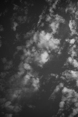 Clouds #11 – Einzigartiger Wolkenhimmel in Schwarz-Weiß