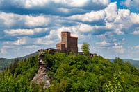 Gezicht op kasteel Trifels bij Annweiler (Pfälzerwald, Duitsland)