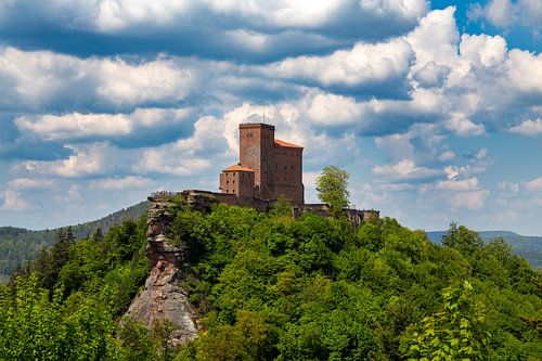 Blick auf die Burg Trifels bei Annweiler (Pfälzerwald, Deutschl