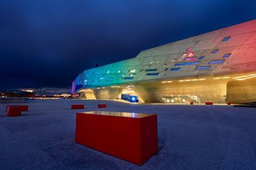 Kleurrijk in de avond bij de Phaeno van Marc-Sven Kirsch