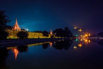 Het koninklijk paleis van Mandalay in Myanmar van Roland Brack