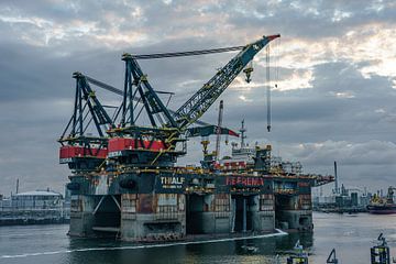 Heerema Marine Contractors' Thialf. by Jaap van den Berg