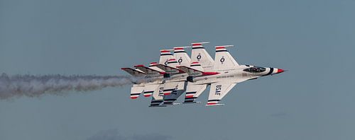 Les Thunderbirds de l'armée de l'air américaine.