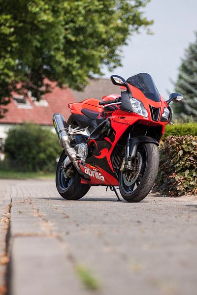 Aprilia RSV 1000 by Ralph van Houten