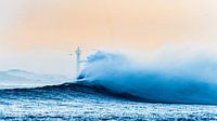 Tosende Welle bricht sich vor dem Leuchtturm von Maren Müller Photography Miniaturansicht