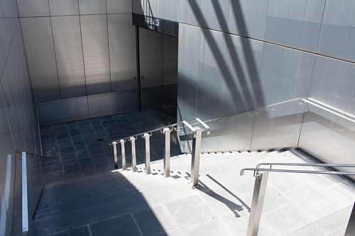 Trap naar de ingang van het metrostation.