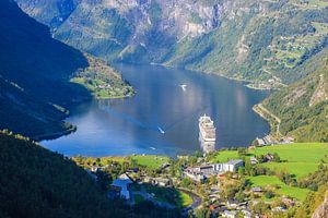 Kreuzfahrtschiff Aida Sol im Geirangerfjord, Norwegen von Henk Meijer Photography