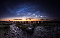 Betoverende Nacht aan de Friese Waddenkust: Lichtende Nachtwolken in Volle Glorie