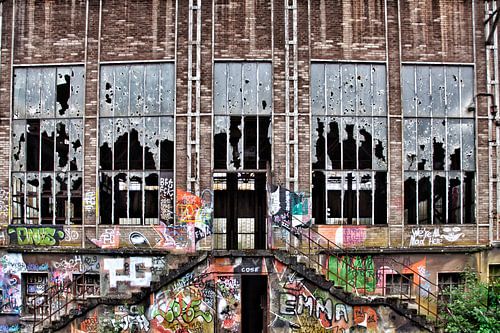 Broken windows by Nart Wielaard
