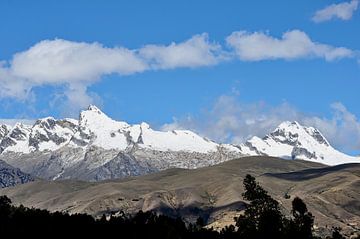 De besneeuwde toppen van de Andes: wilde schoonheid in Huaraz van Frank Photos